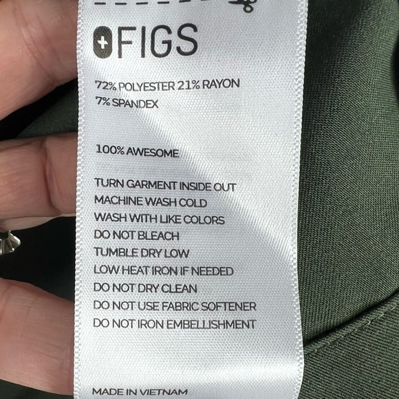 FIGS Men's Leon Three Pocket Scrub Top Moss Green with Contrast Medium - Picture 4 of 6